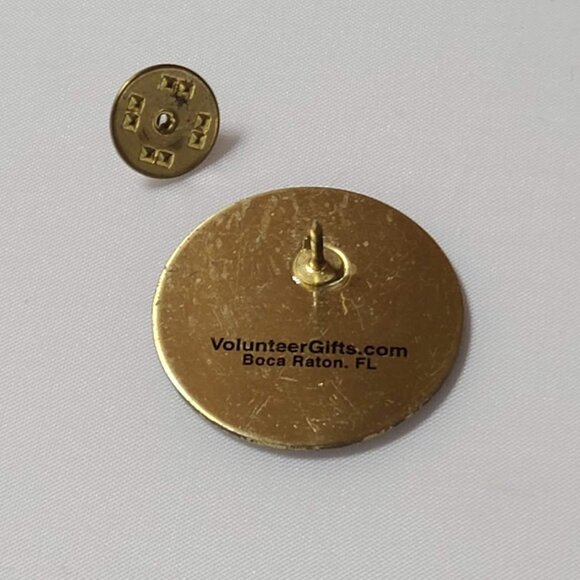 Our Volunteers are Stars Thank You Enamel Lapel Pin Starfish Gold Tone Blue - Picture 4 of 6